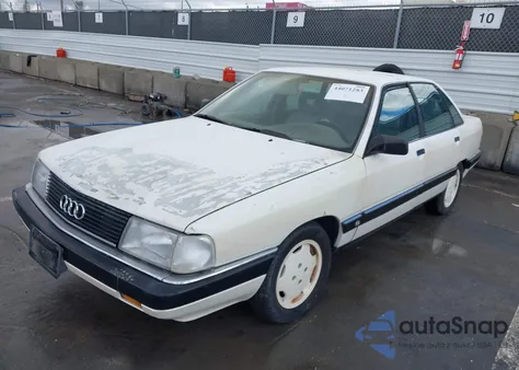 1990 Audi 100 z USA, uszkodzony, nr VIN WAUBC5445LN067143